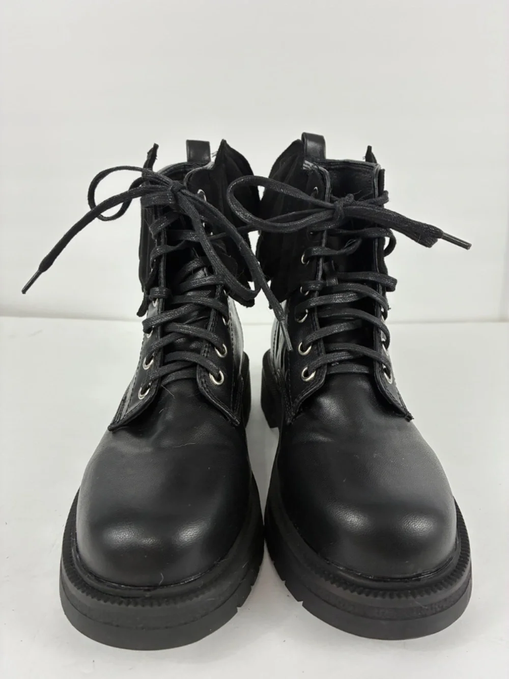 Bat Wing Combat Boots NEW 3.5 Black Lace-Up Lug Sole Ankle Smooth Vegan Leather